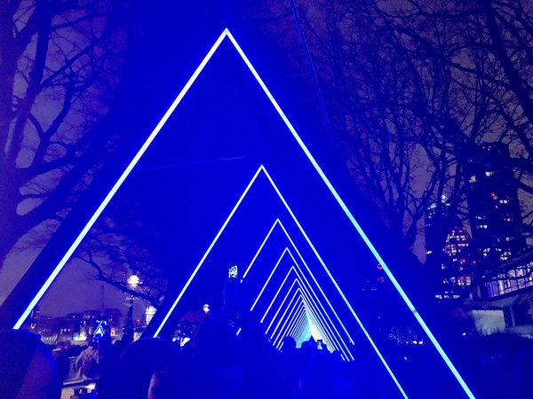 Quels avantages apporte une enseigne lumineuse LED ?